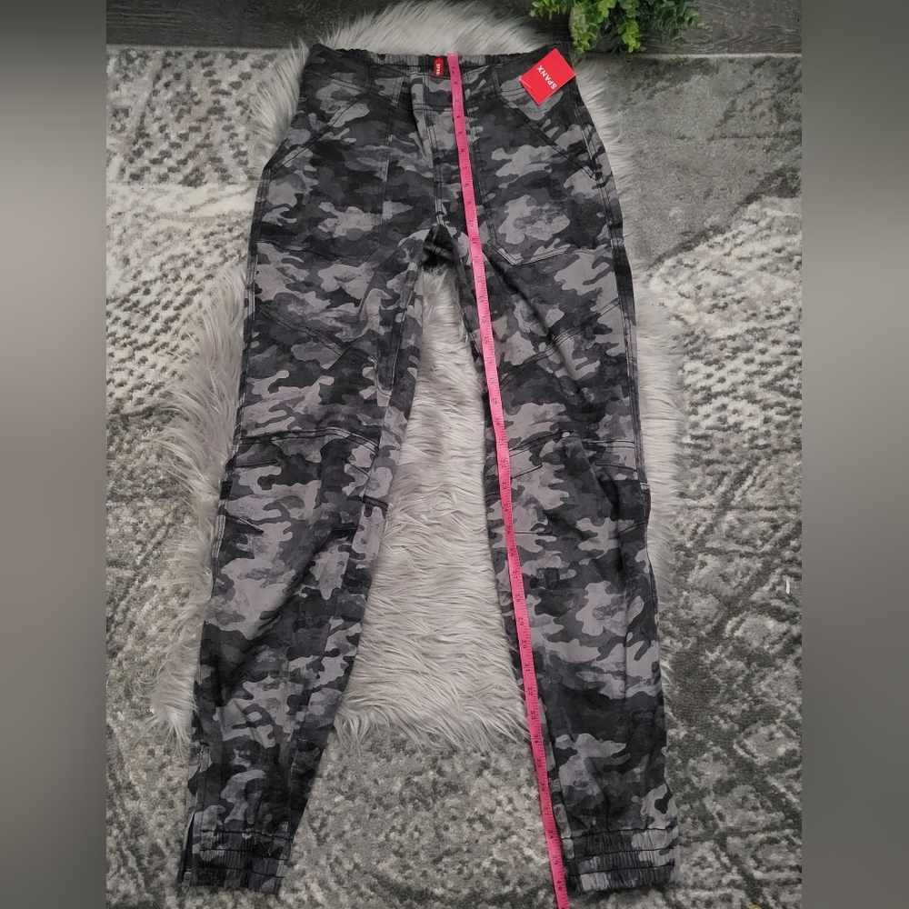Spanx Camouflage Print Twill Joggers Size Medium … - image 6